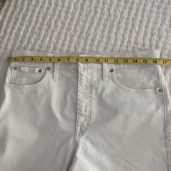 Madewell white denim shorts. Size 30 - Picture 8 of 12